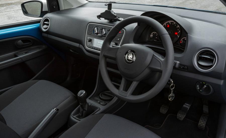 Интерьер Skoda Citigo 3-Door 2017 года  (UK) (фото 12 из 14)